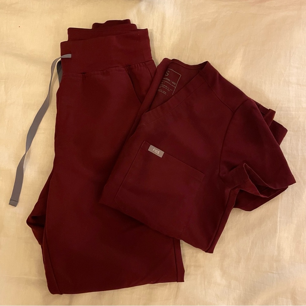 Figs Zamora high waisted joggers + Catarina top